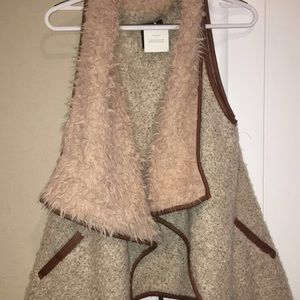 Love tree faux fur vest